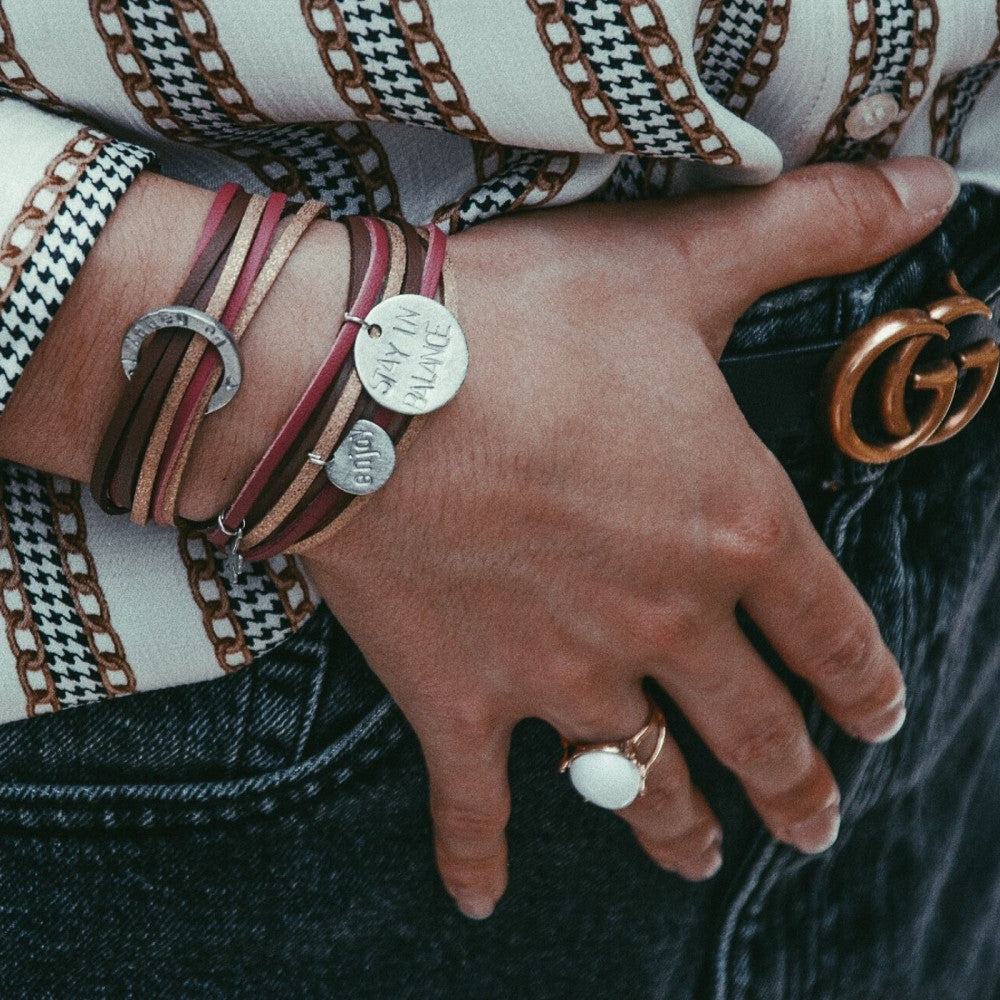 kOmMa5 Plakette 20 "LEBE LIEBE LACHE"