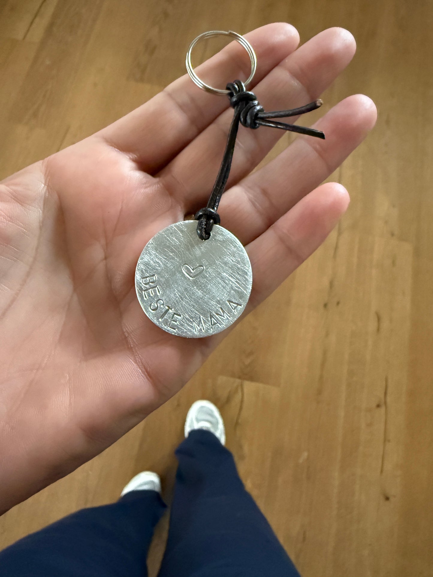 kOmMa5 Schlüsselanhänger „BESTE MAMA 🤍“