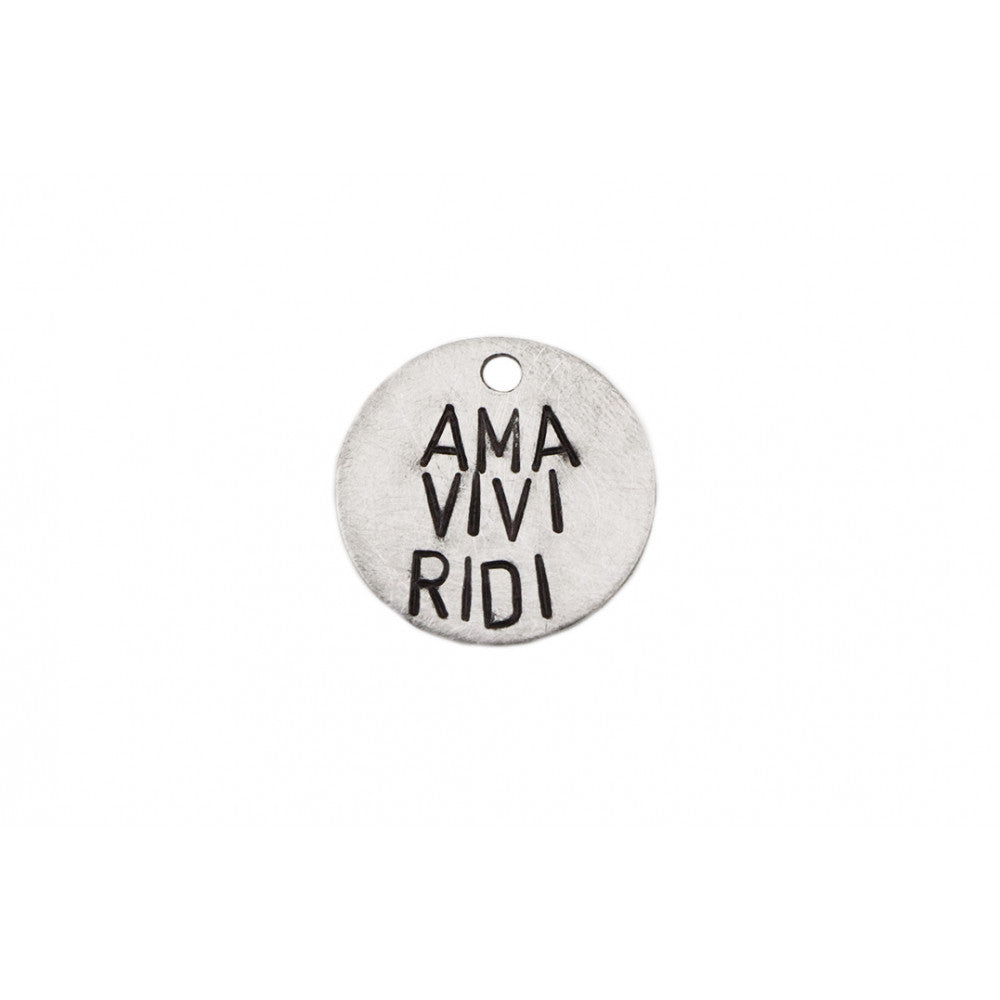 kOmMa5 Plakette 20 "AMA VIVI RIDI"